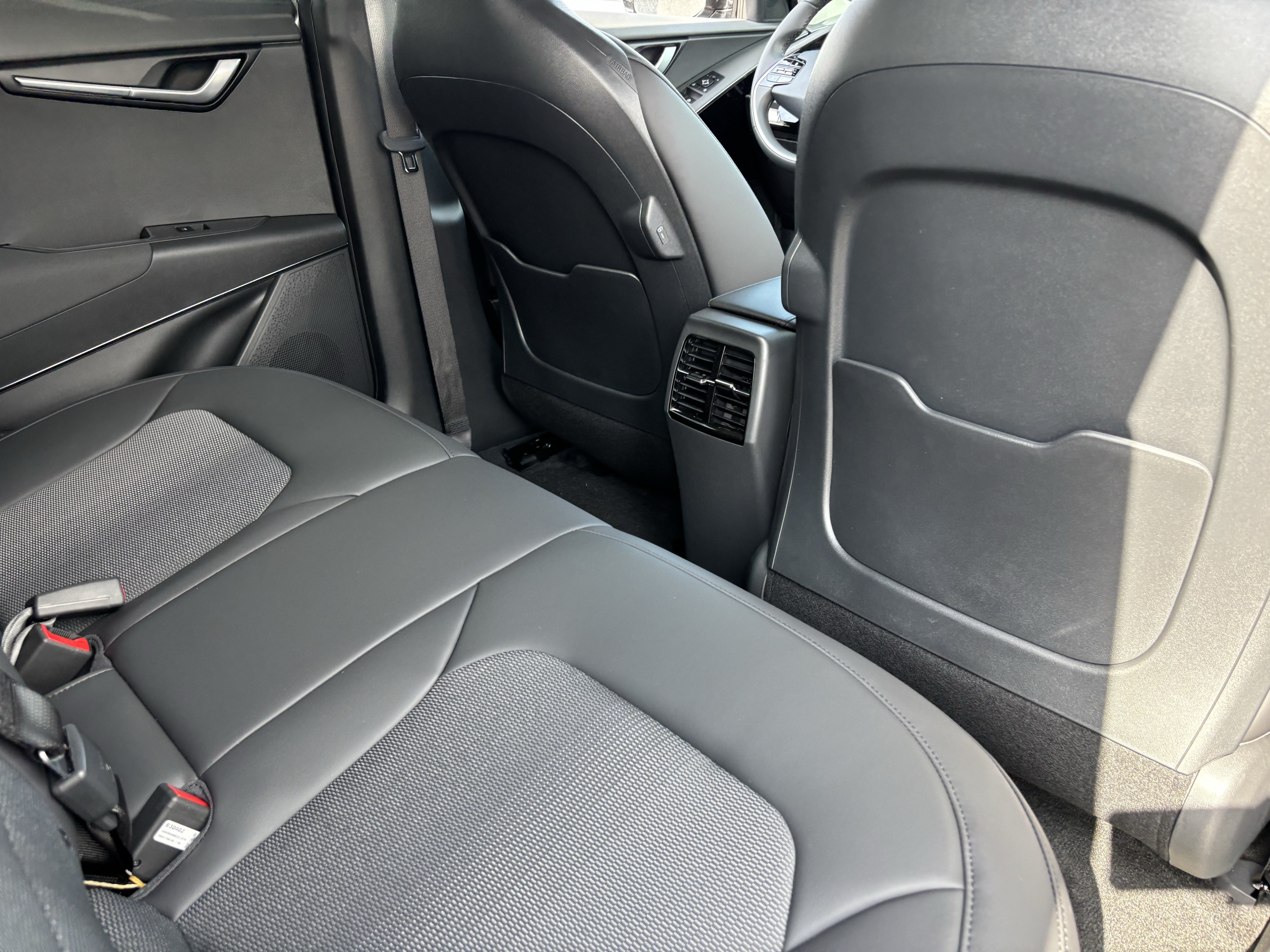 New 2026 Kia Niro Wind FWD image 11