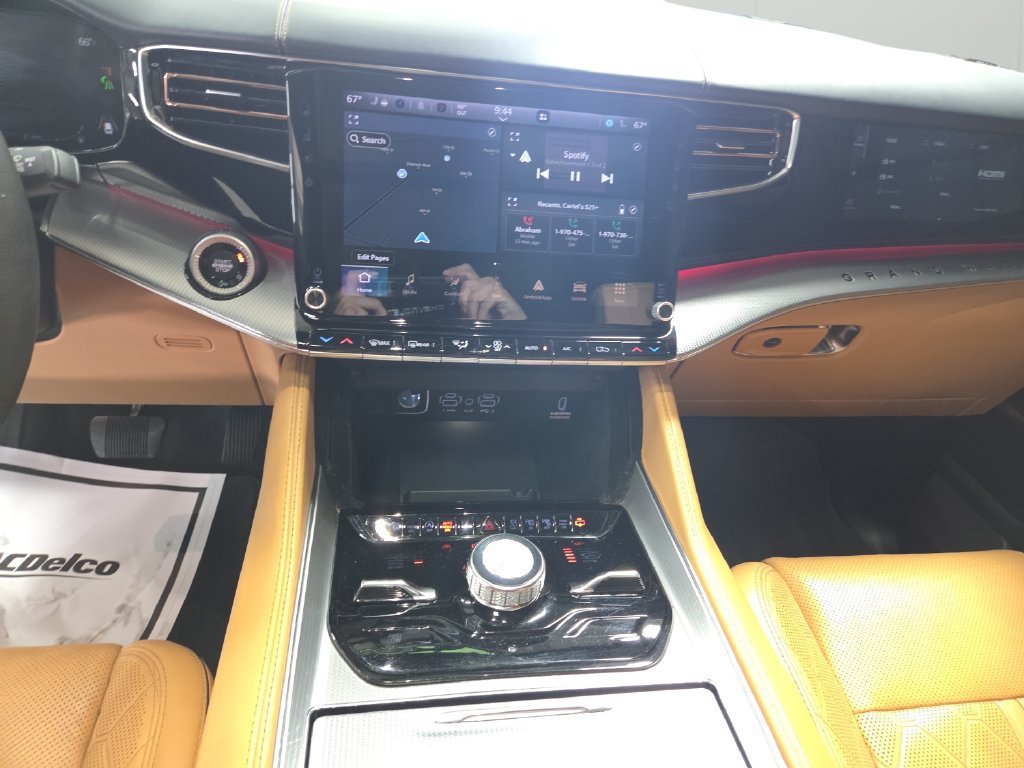 Used 2023 Jeep Grand Wagoneer Series III AWD/4WD image 35