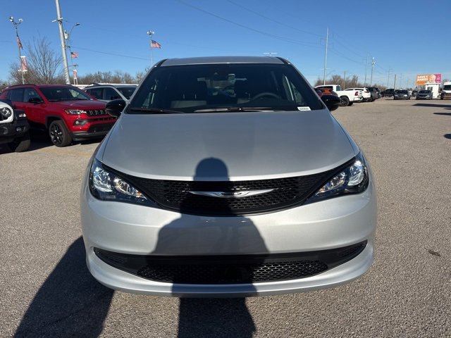 New 2026 Chrysler Voyager LX image 2