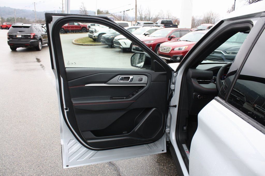 New 2026 Ford Explorer ST-Line w/ ST-Line Street Pack image 10