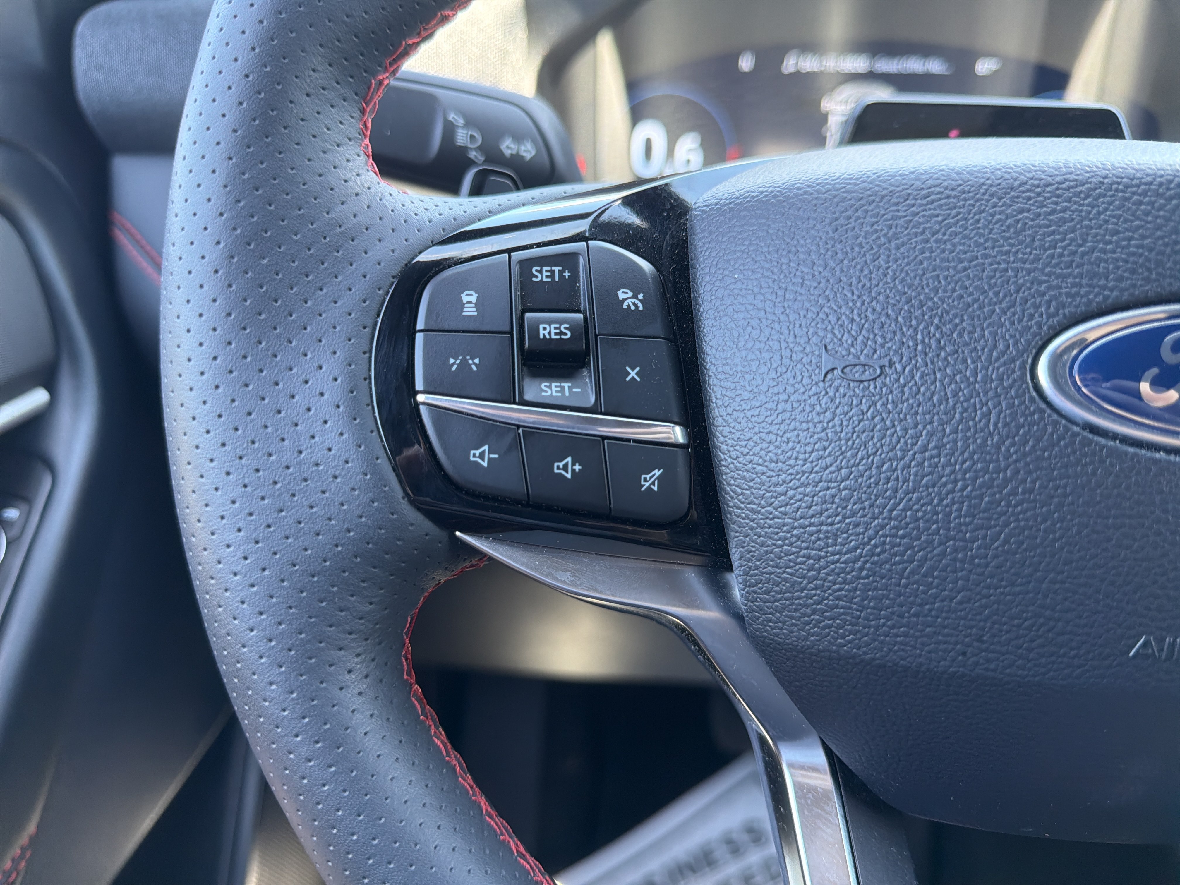 Used 2025 Ford Explorer ST AWD/4WD image 19