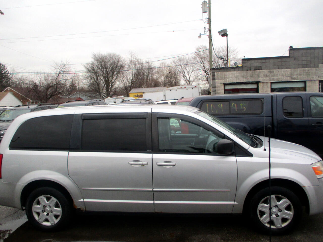 Used 2010 Dodge Grand Caravan SE image 2