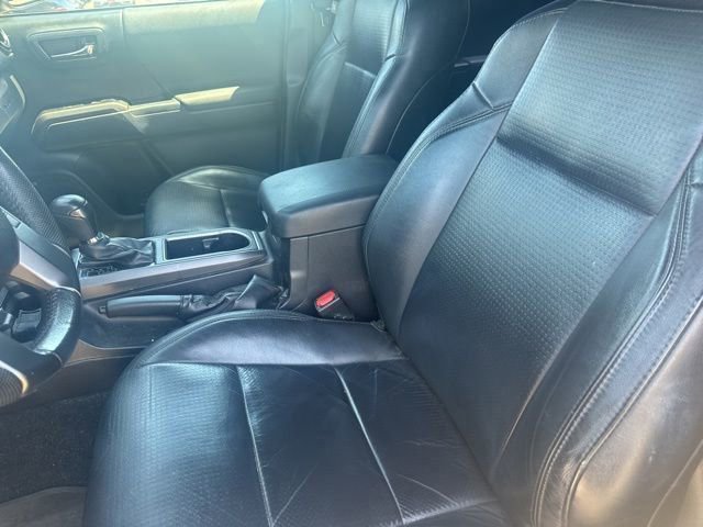 Used 2021 Toyota Tacoma TRD Sport w/ TRD Premium Sport Package AWD/4WD image 13