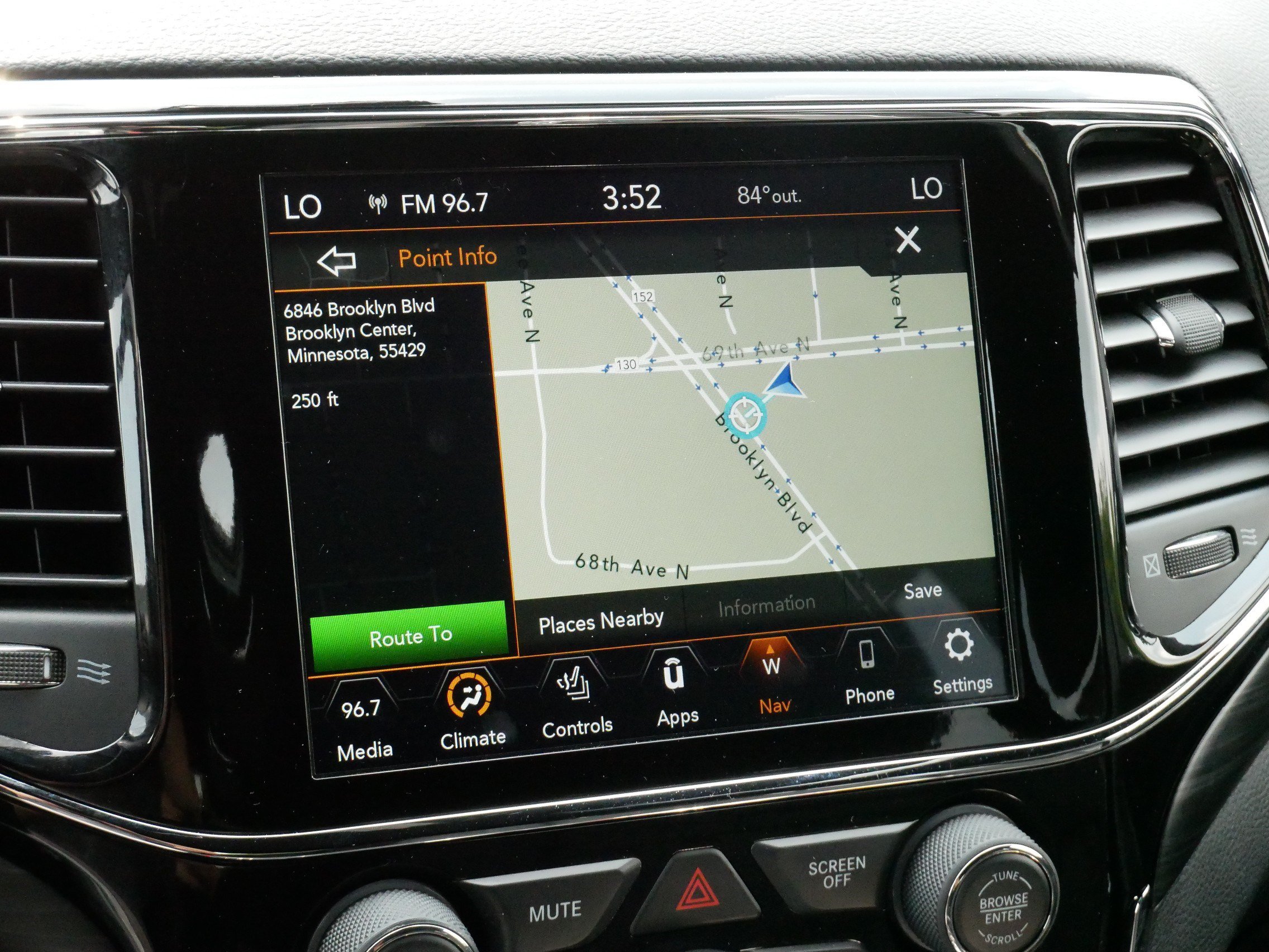 Used 2020 Jeep Grand Cherokee Laredo AWD/4WD image 21