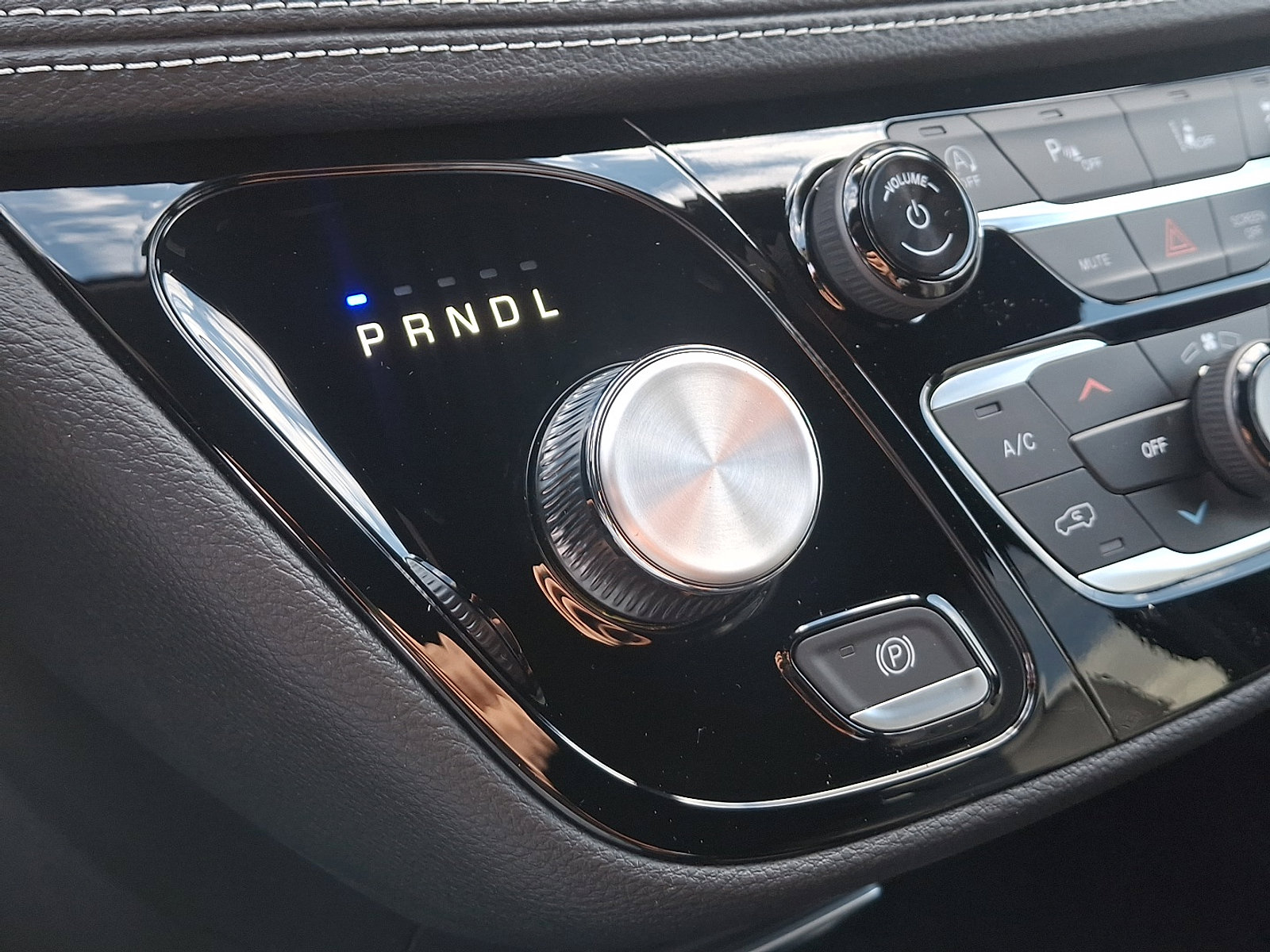 New 2026 Chrysler Pacifica Select w/ S Appearance Package image 12