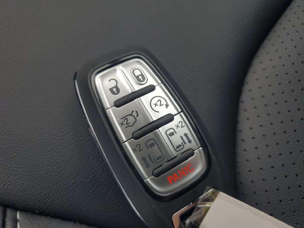 New 2026 Chrysler Pacifica Select FWD image 27