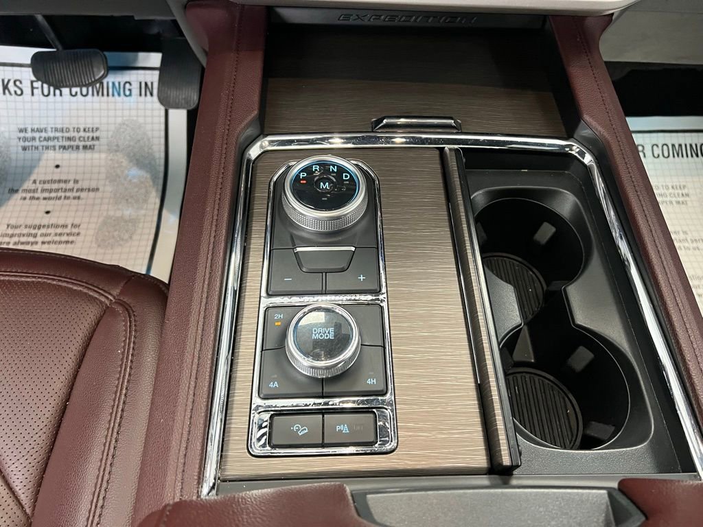 Used 2024 Ford Expedition Limited image 13