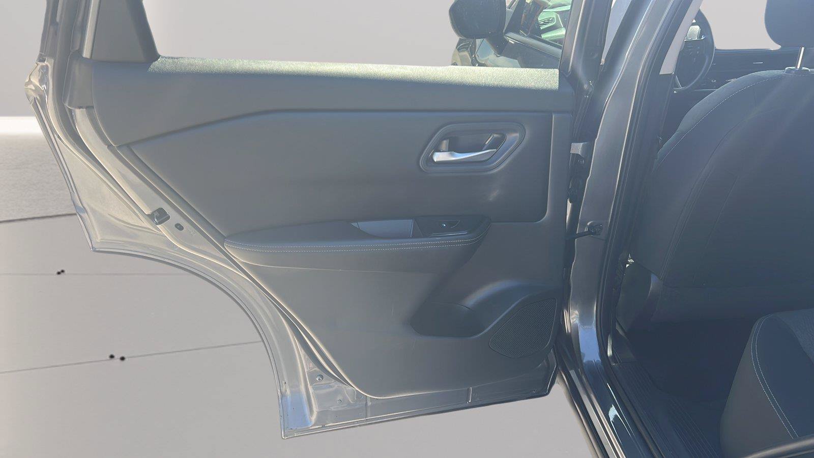 Used 2024 Nissan Rogue SV AWD/4WD image 15