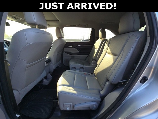 Used 2016 Toyota Highlander Limited image 12