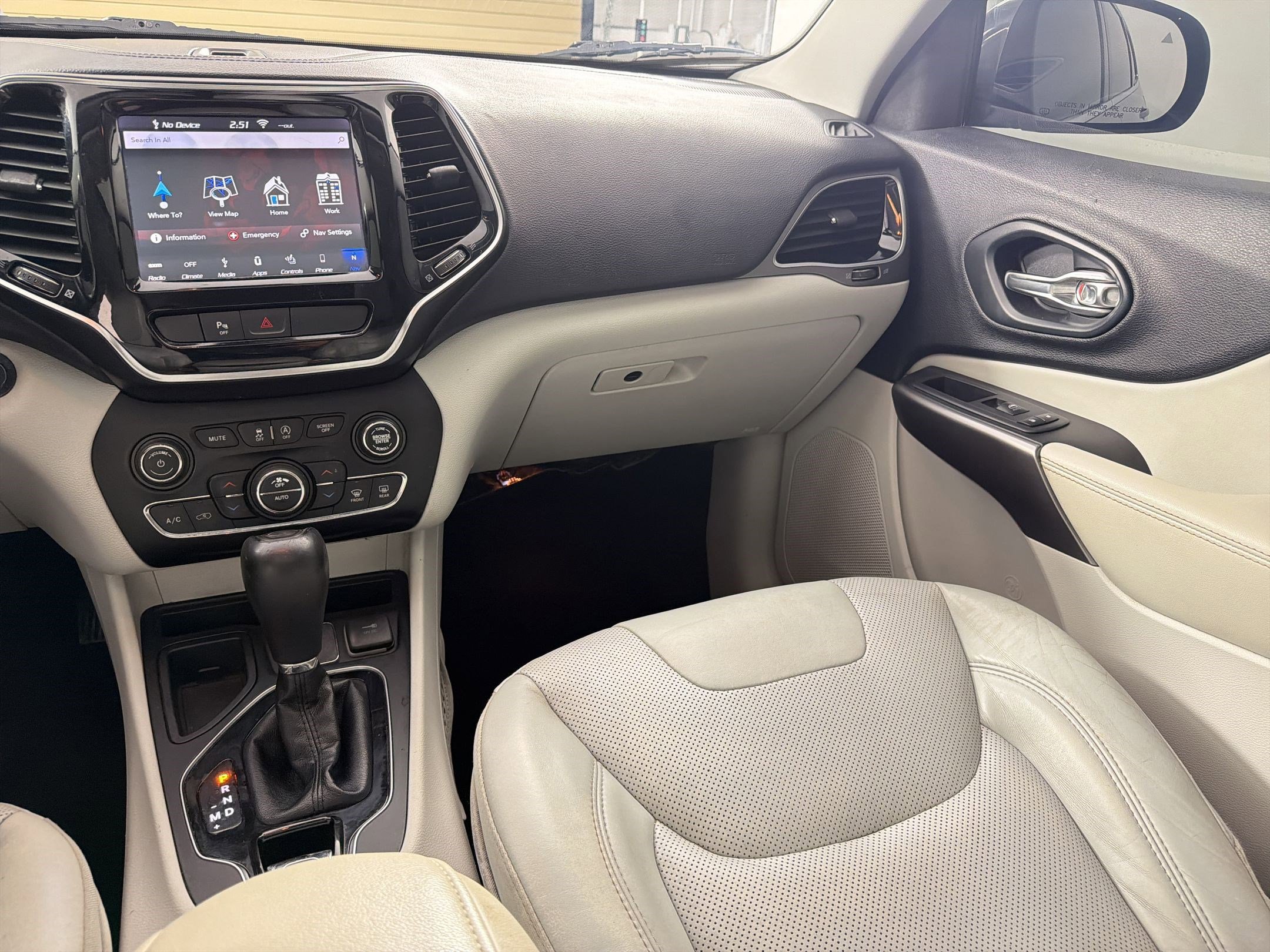 Used 2019 Jeep Cherokee Limited FWD image 29