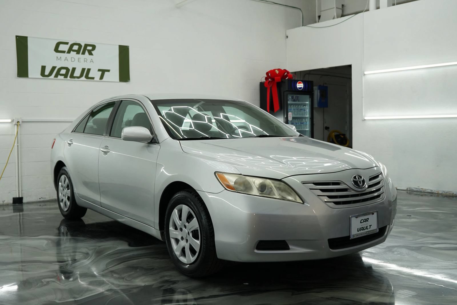 Used 2009 Toyota Camry LE FWD image 3