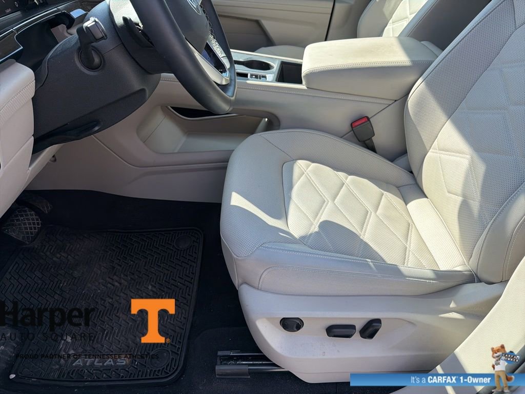 Used 2025 Volkswagen Atlas SE image 13