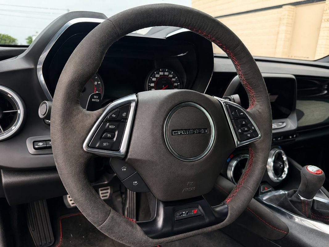 Used 2019 Chevrolet Camaro ZL1 w/ LPO, ZL1 Protection Package RWD image 21