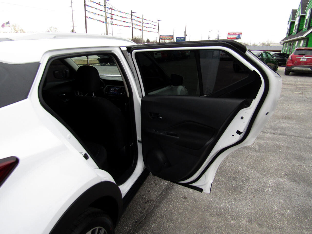 Used 2022 Nissan Kicks SV image 22