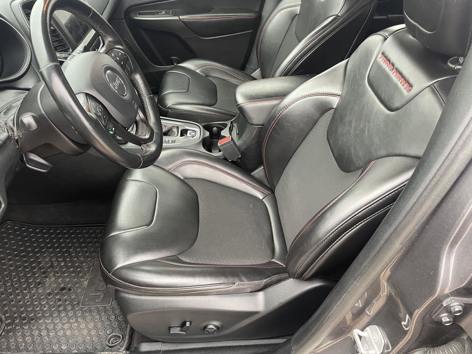 Used 2020 Jeep Cherokee Trailhawk w/ Cold Weather Group image 12