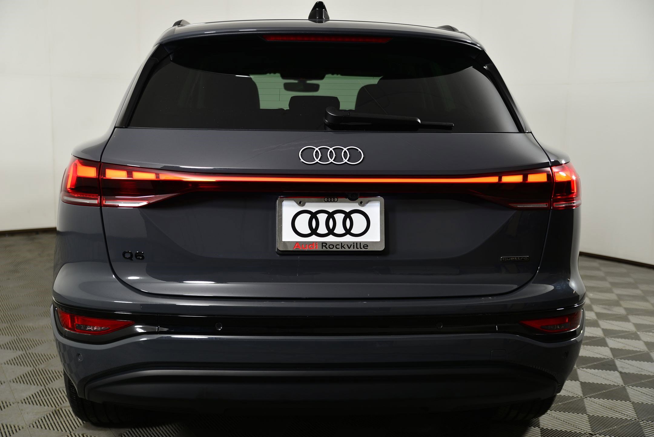 Used 2025 Audi Q6 e-tron Premium w/ Convenience Package image 10