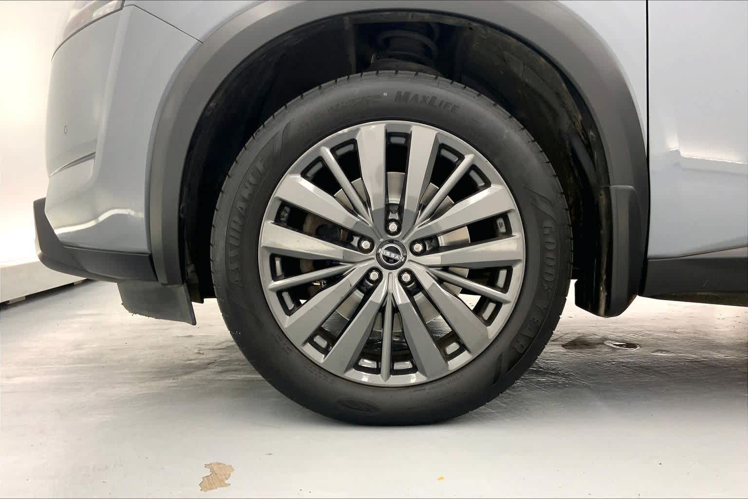 Used 2022 Nissan Pathfinder SL w/ SL Premium Package FWD image 8