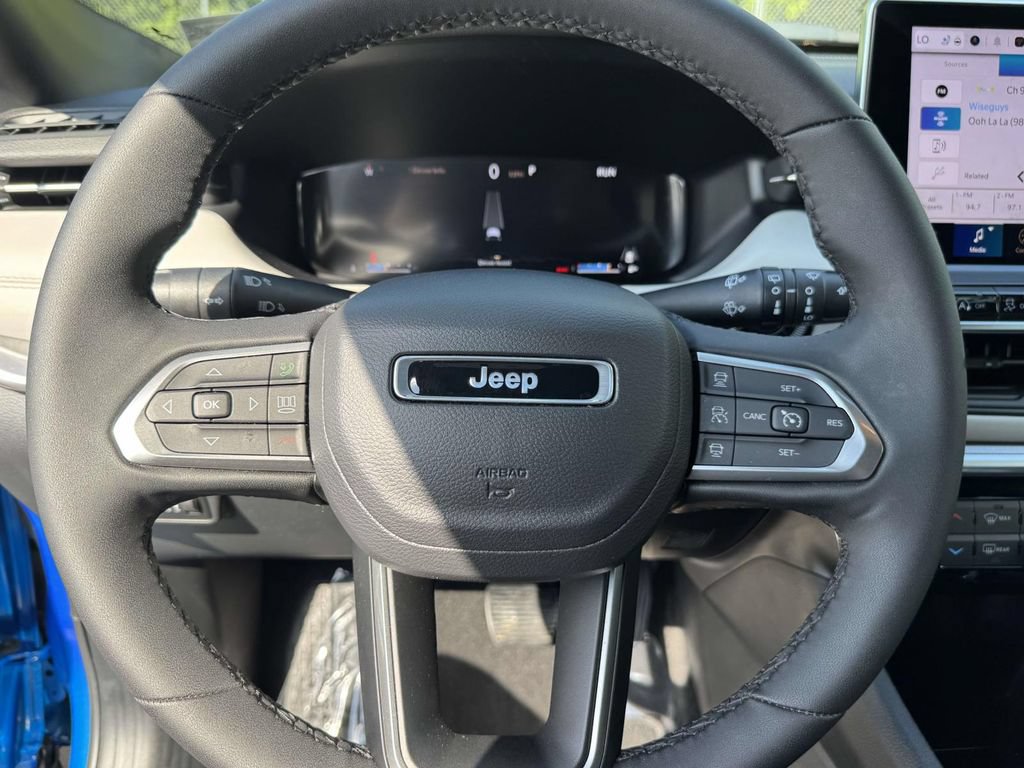 Used 2025 Jeep Compass Limited w/ Elite Group AWD/4WD image 17
