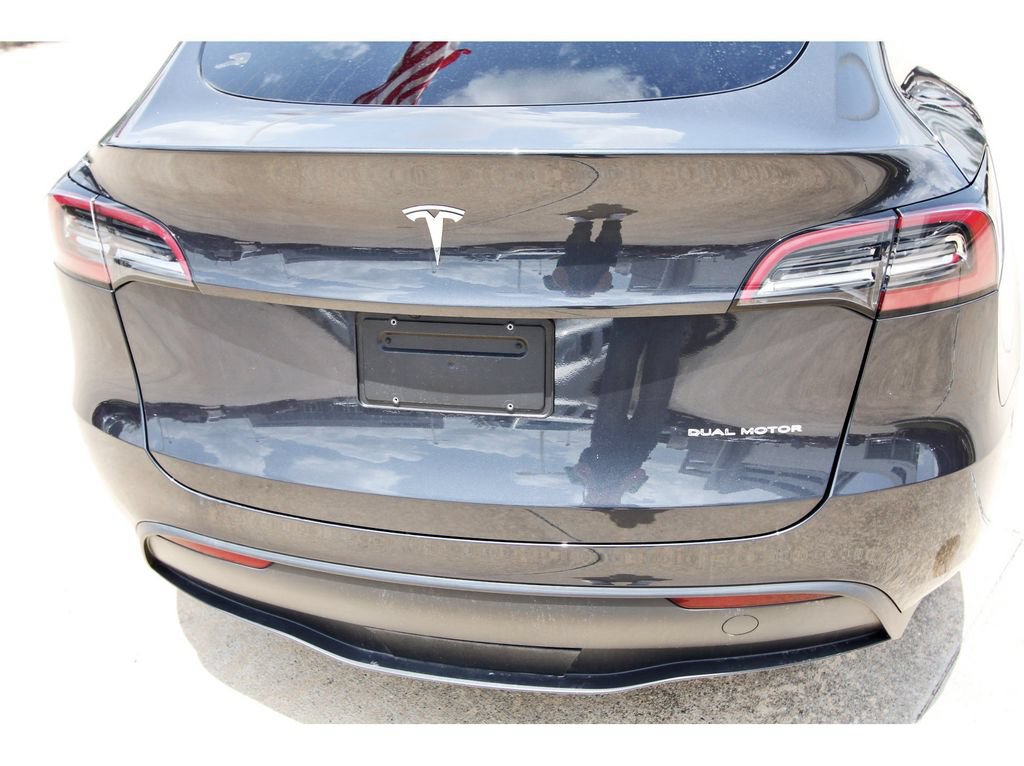 Used 2024 Tesla Model Y Long Range AWD/4WD image 7