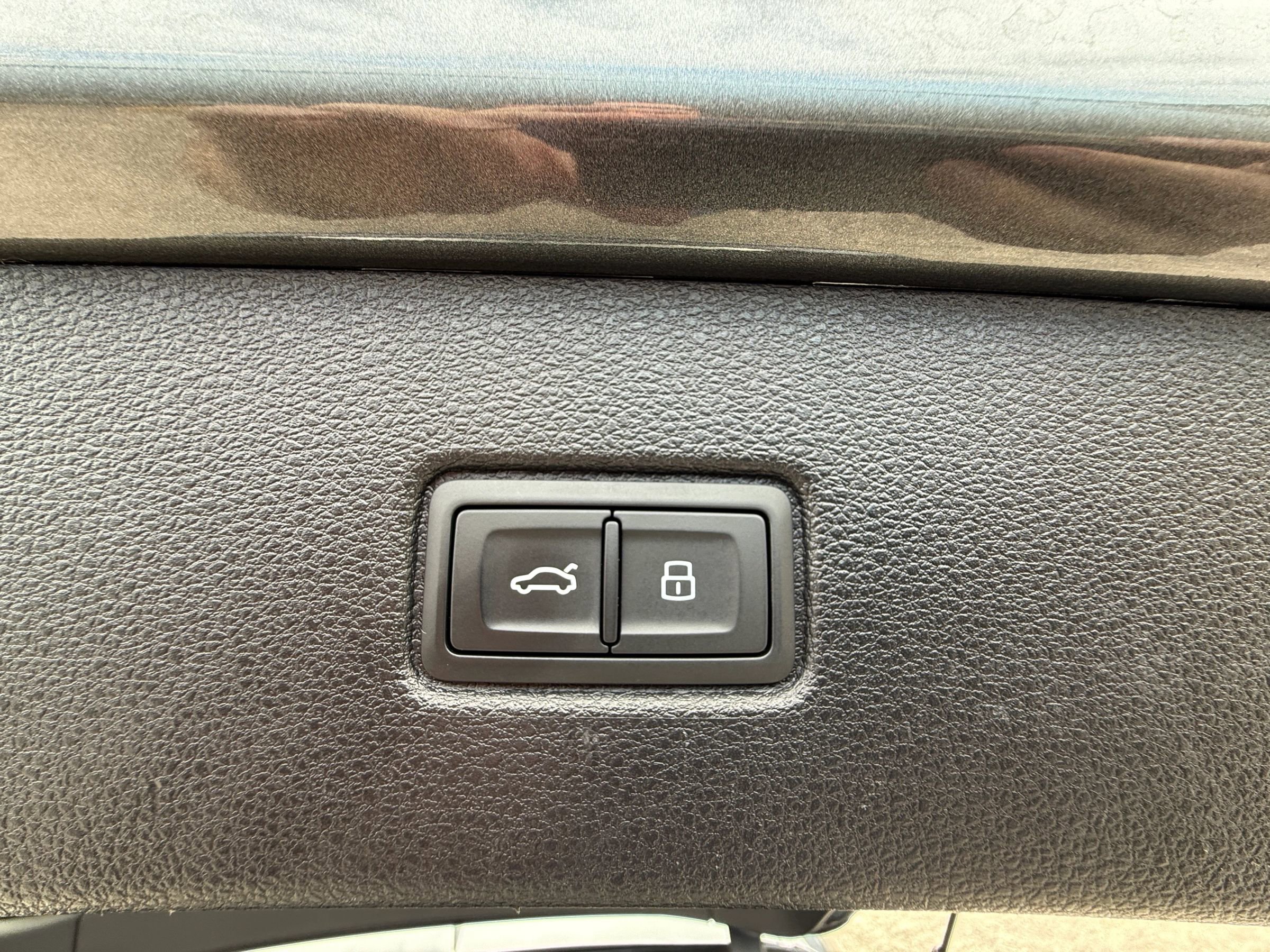 Used 2022 Audi SQ7 Prestige w/ Prestige Package image 52