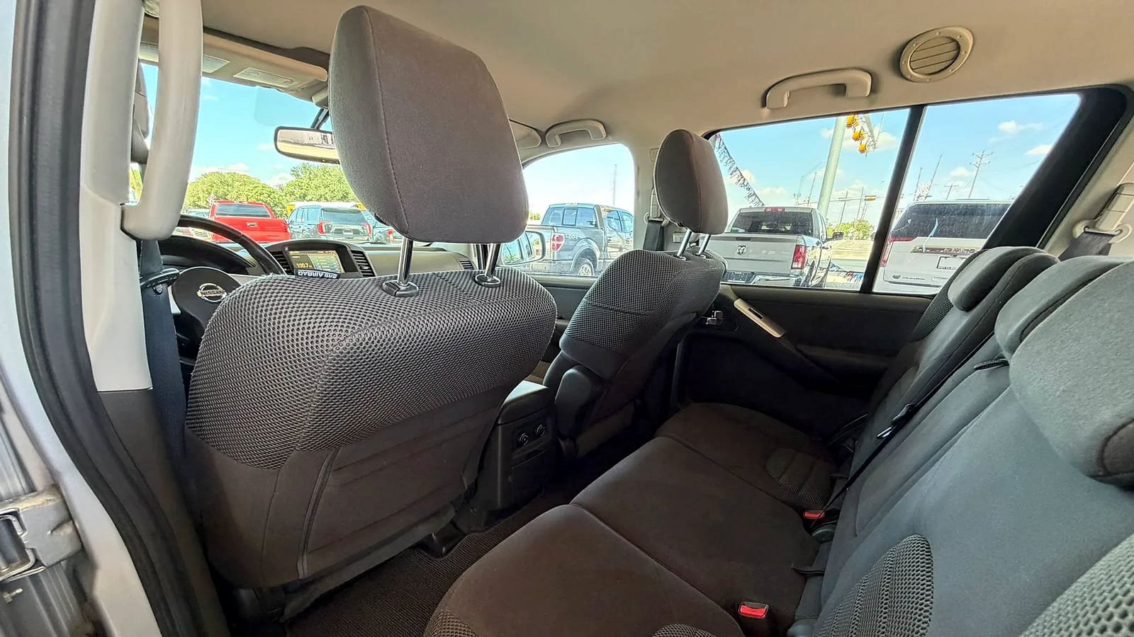 Used 2011 Nissan Pathfinder SV RWD image 17