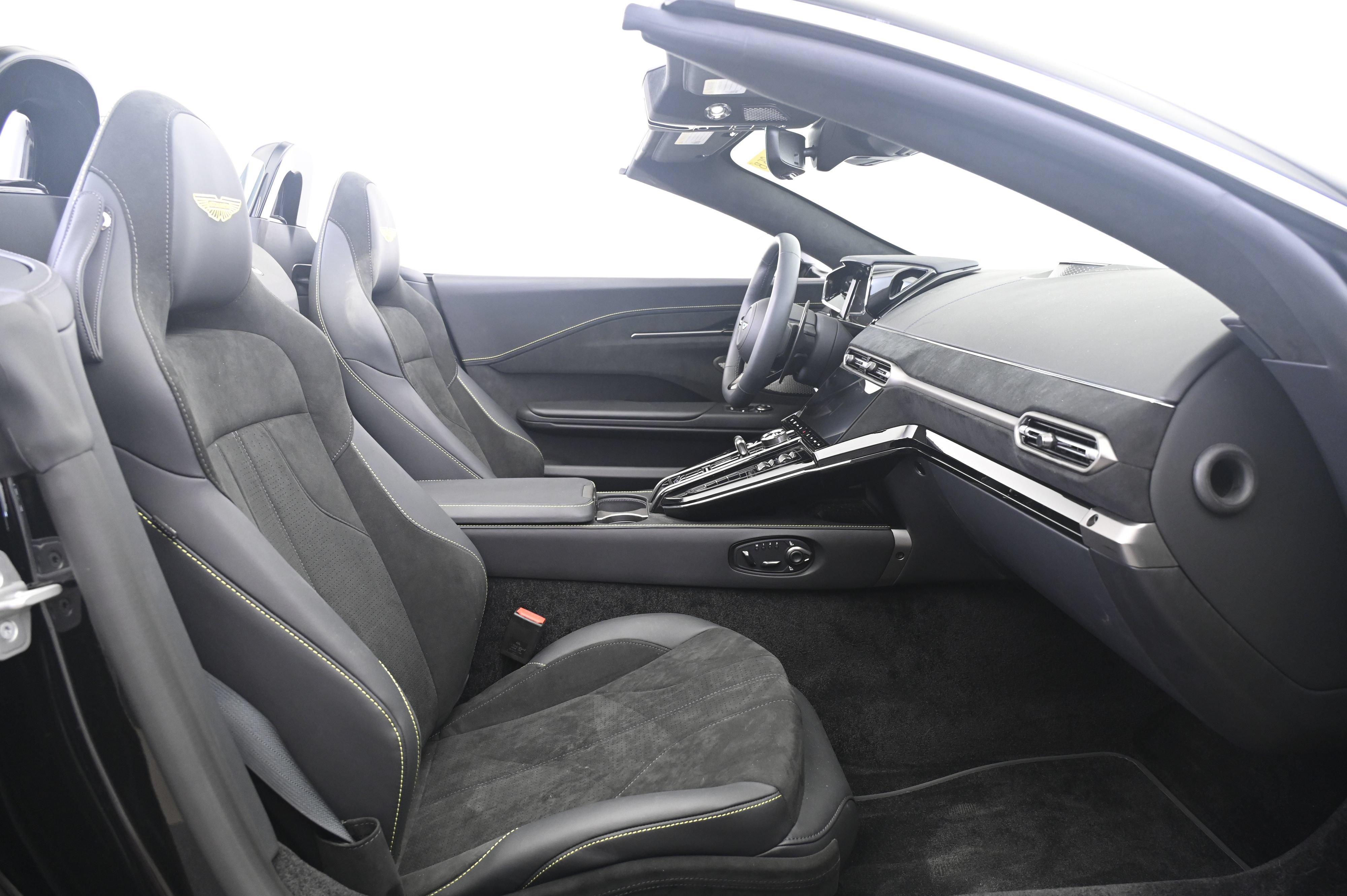 Used 2026 Aston Martin V8 Vantage Coupe RWD image 22