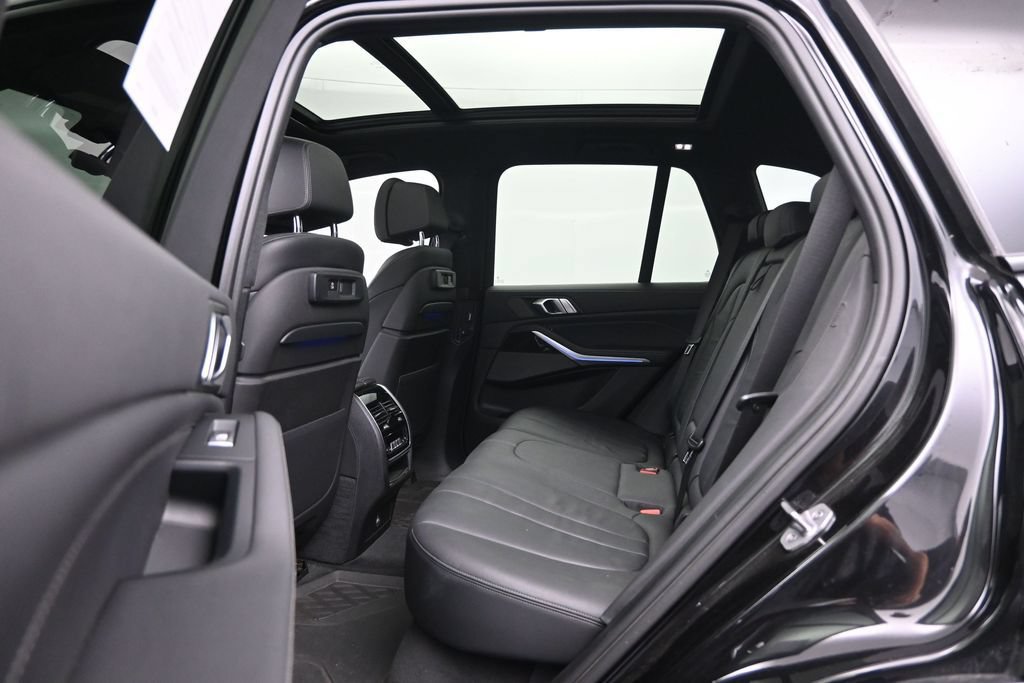 Used 2020 BMW X5 M50i AWD/4WD image 26
