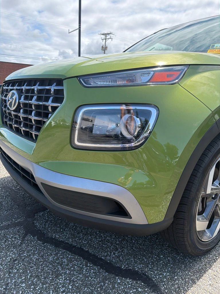 Certified 2024 Hyundai Venue SEL FWD image 9