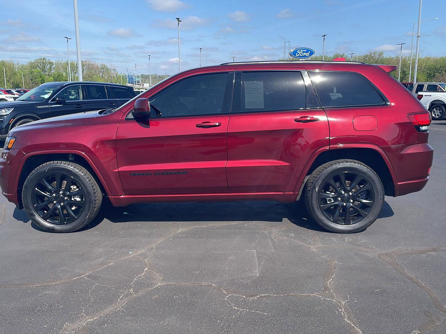 Used 2021 Jeep Grand Cherokee Laredo X AWD/4WD image 2