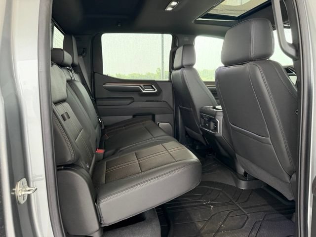 Used 2025 Chevrolet Silverado 1500 High Country AWD/4WD image 12