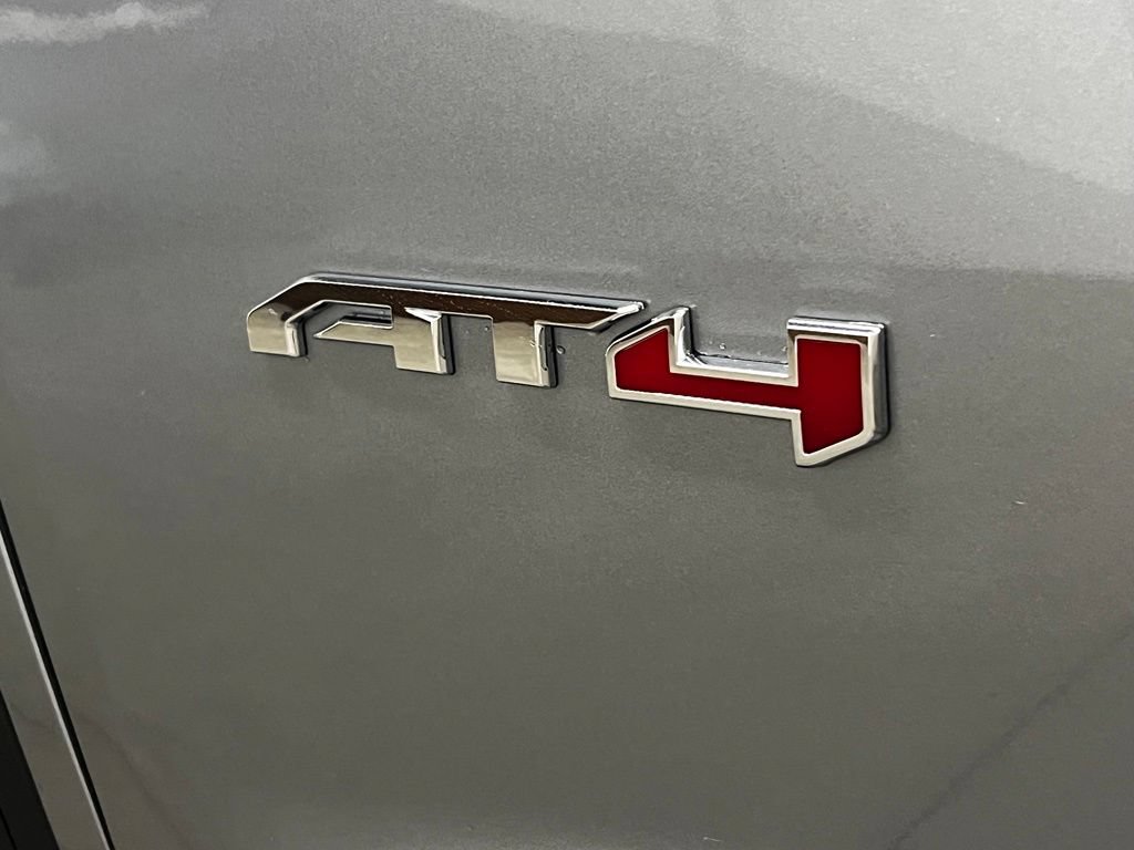 New 2026 GMC Acadia AT4 w/ Luxury Package AWD/4WD image 12