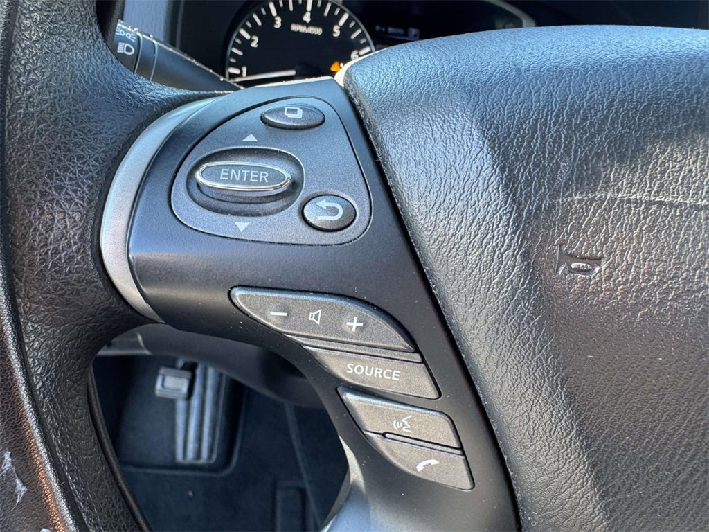 Used 2020 Nissan Pathfinder S image 19