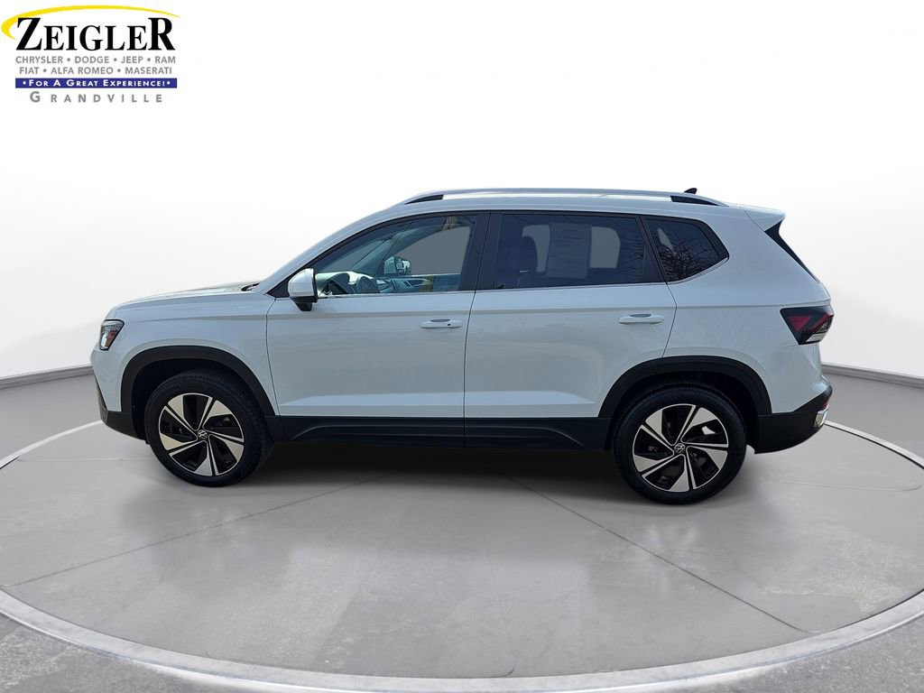 Used 2025 Volkswagen Taos SE AWD/4WD image 8