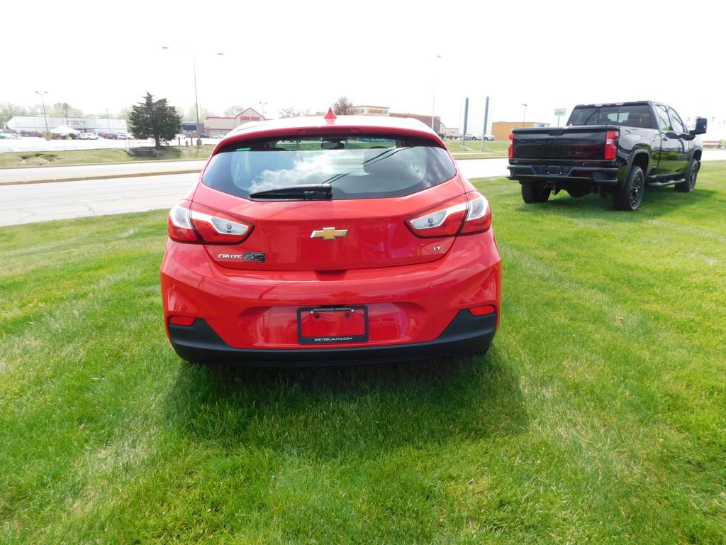 Used 2017 Chevrolet Cruze LT w/ Convenience Package FWD image 4