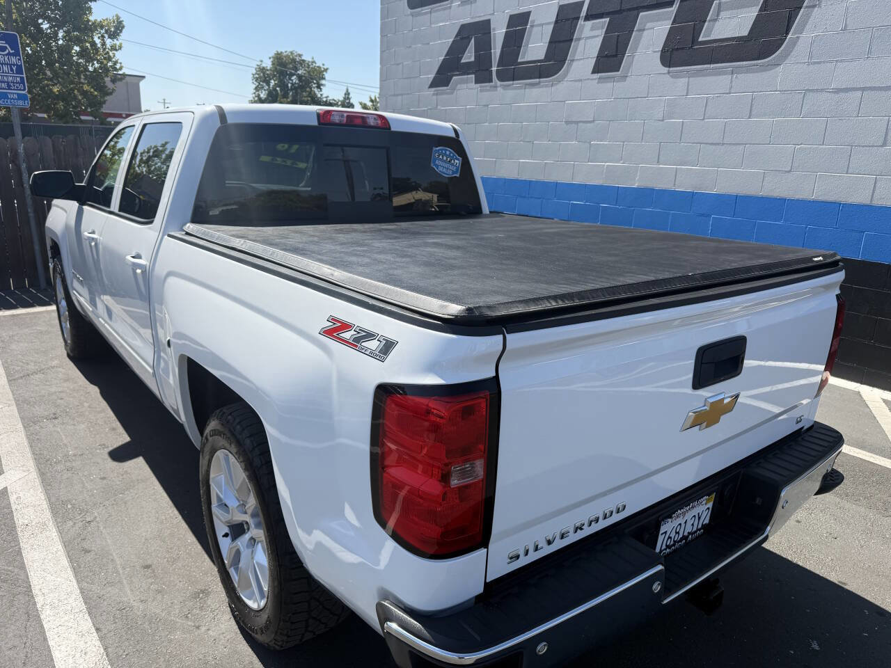 Used 2015 Chevrolet Silverado 1500 LT w/ LT Convenience Package AWD/4WD image 18