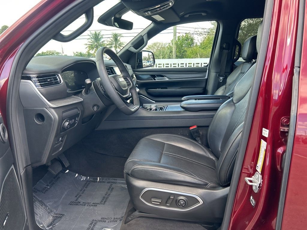 Used 2023 Jeep Wagoneer Series III w/ Preferred Equipment Group image 5