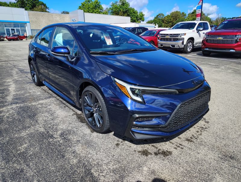 Used 2024 Toyota Corolla SE FWD image 3
