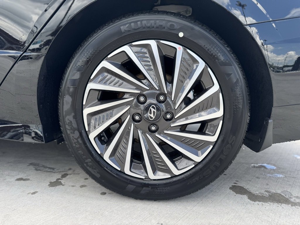 New 2025 Hyundai Sonata Limited image 9