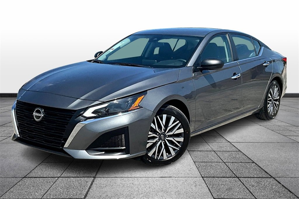 Used 2024 Nissan Altima 2.5 SV