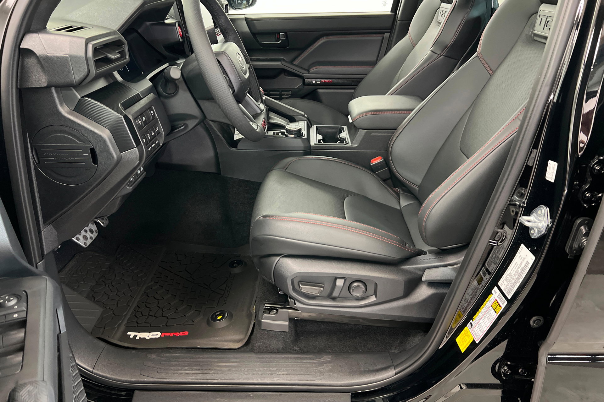 Certified 2025 Toyota Tacoma TRD Off-Road AWD/4WD image 18