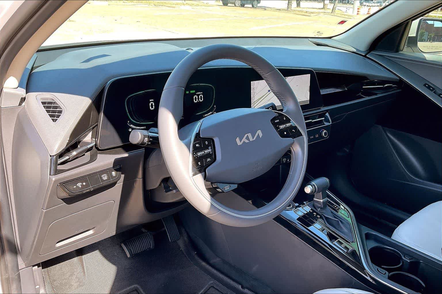 Certified 2024 Kia Niro EX FWD image 2