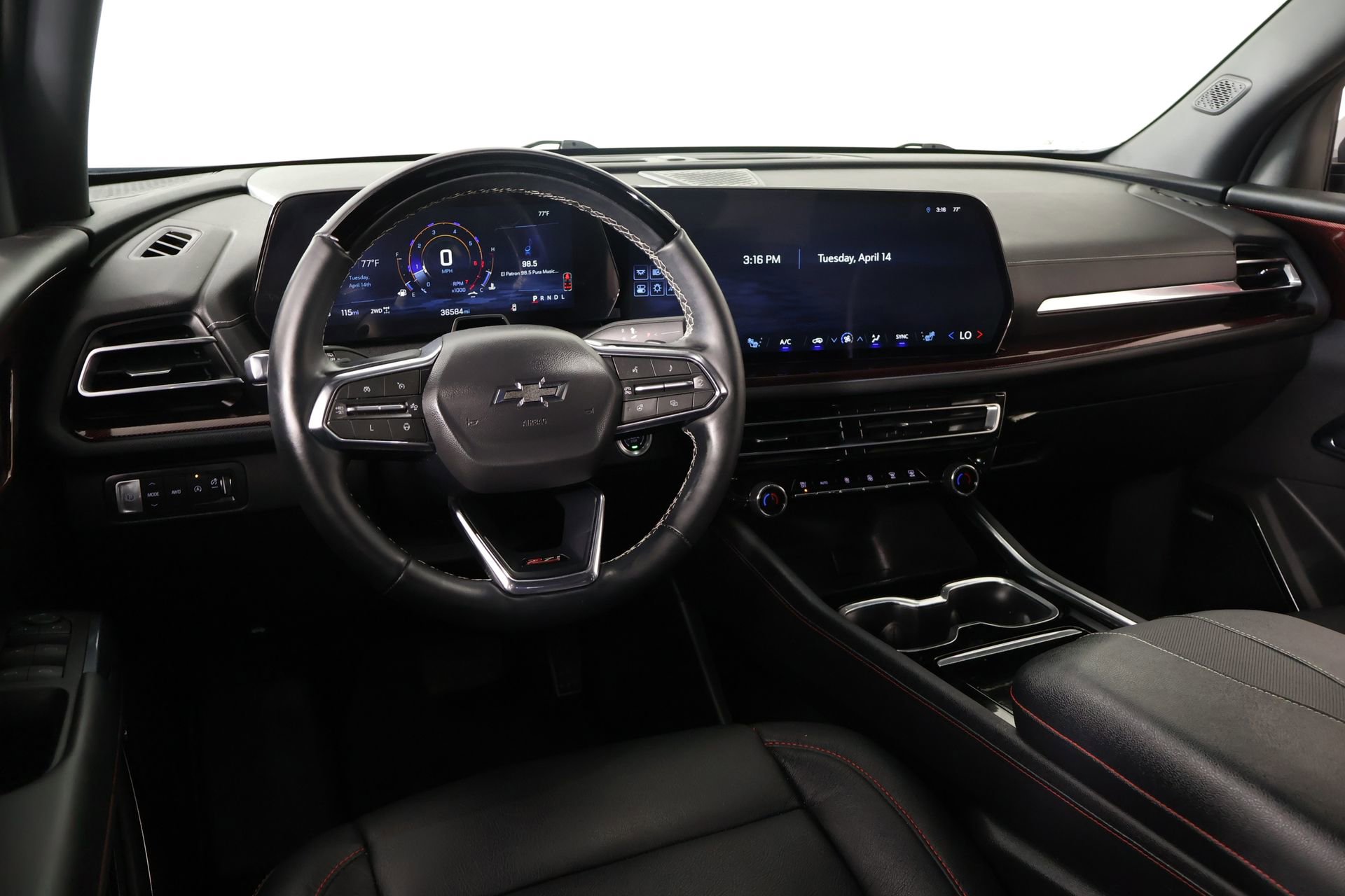 Used 2024 Chevrolet Traverse Z71 w/ Enhanced Driving Package image 2