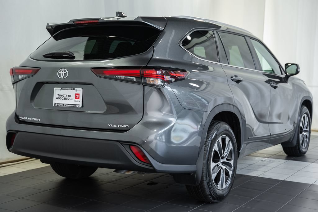 Used 2025 Toyota Highlander XLE AWD/4WD image 4