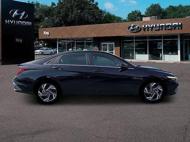 New 2026 Hyundai Elantra Limited FWD image 11