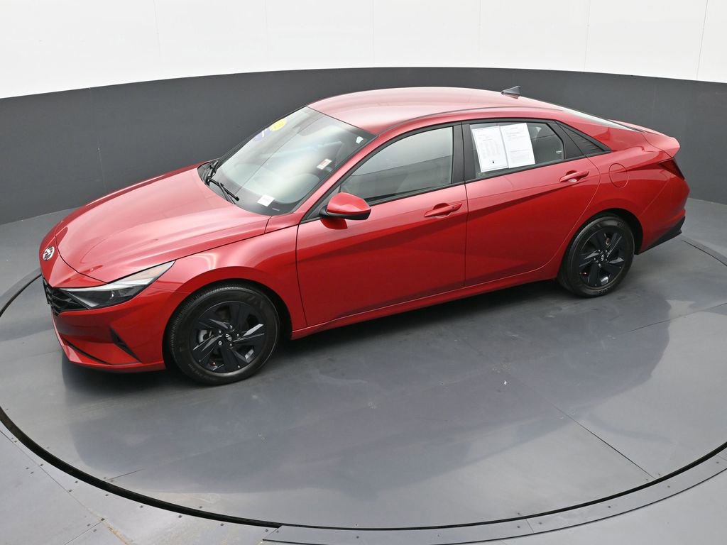 Certified 2022 Hyundai Elantra SEL image 31