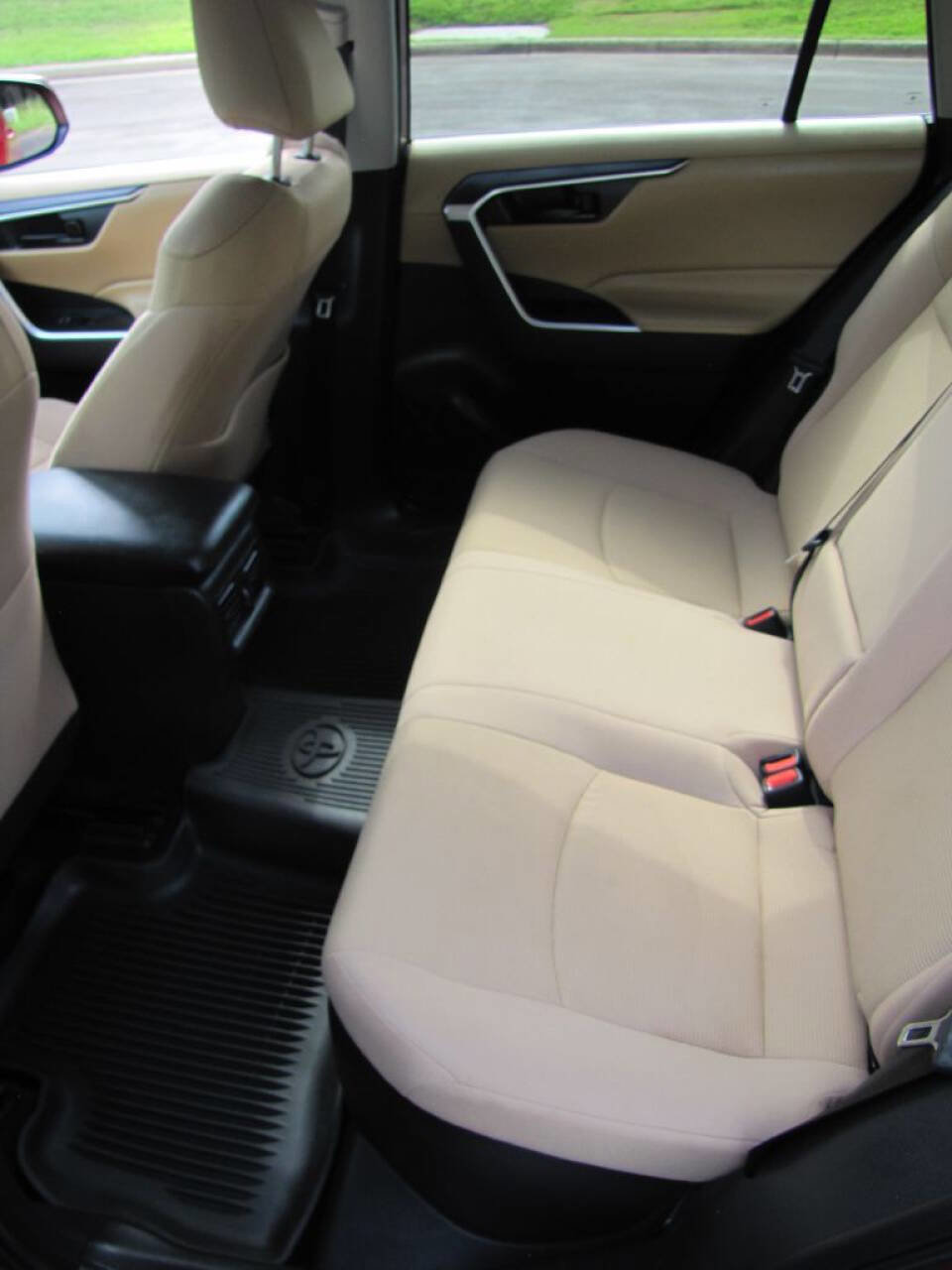 Used 2024 Toyota RAV4 LE image 28