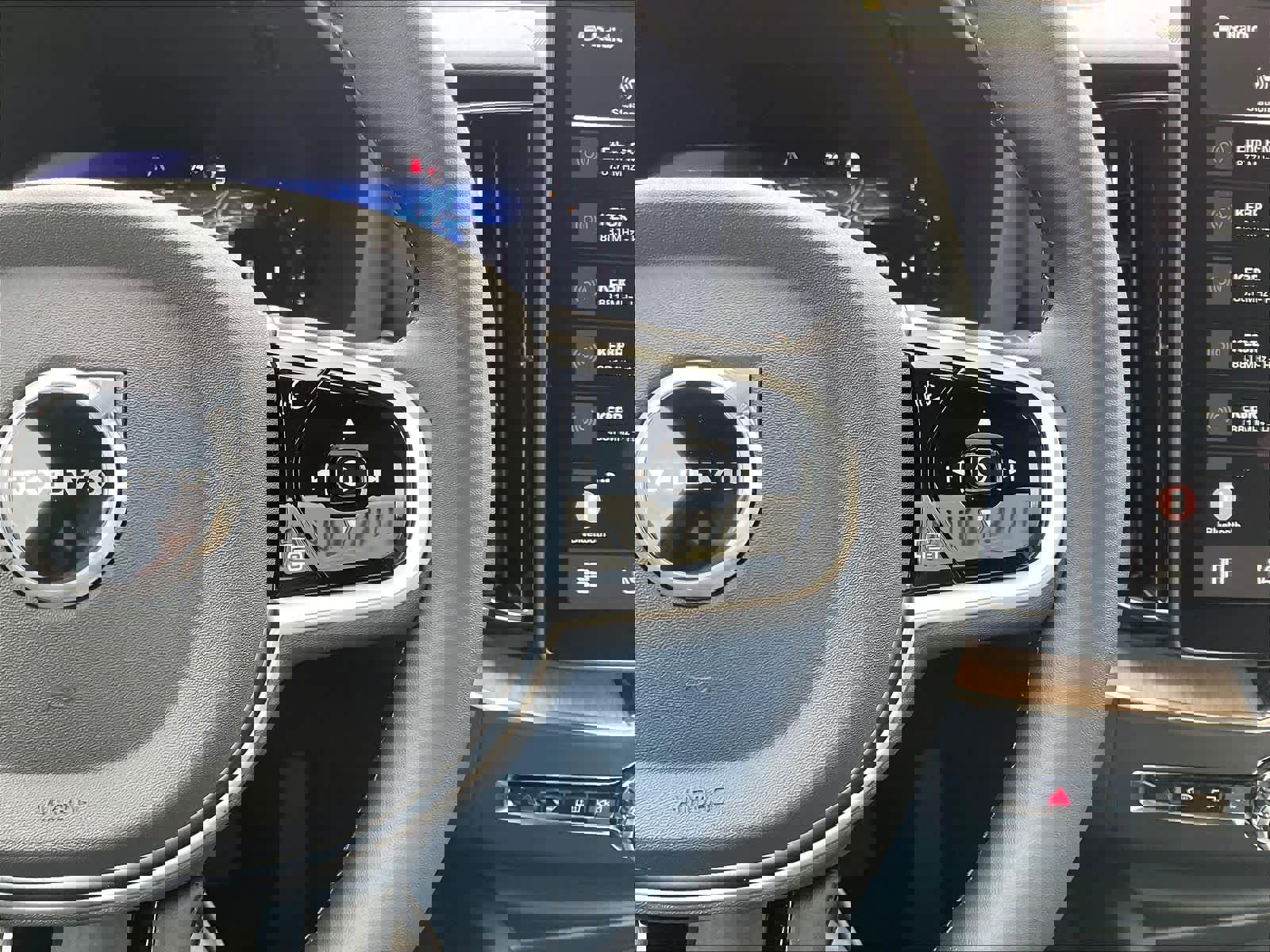 New 2026 Volvo XC60 B5 Plus w/ Protection Package Premier image 18