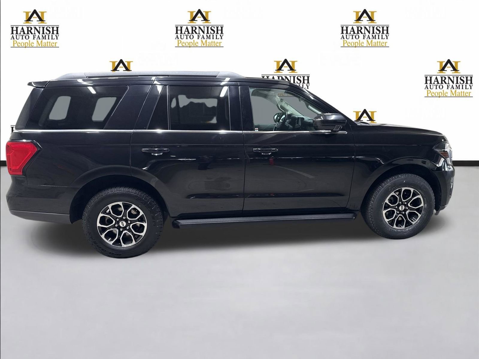 Used 2024 Ford Expedition XLT image 14