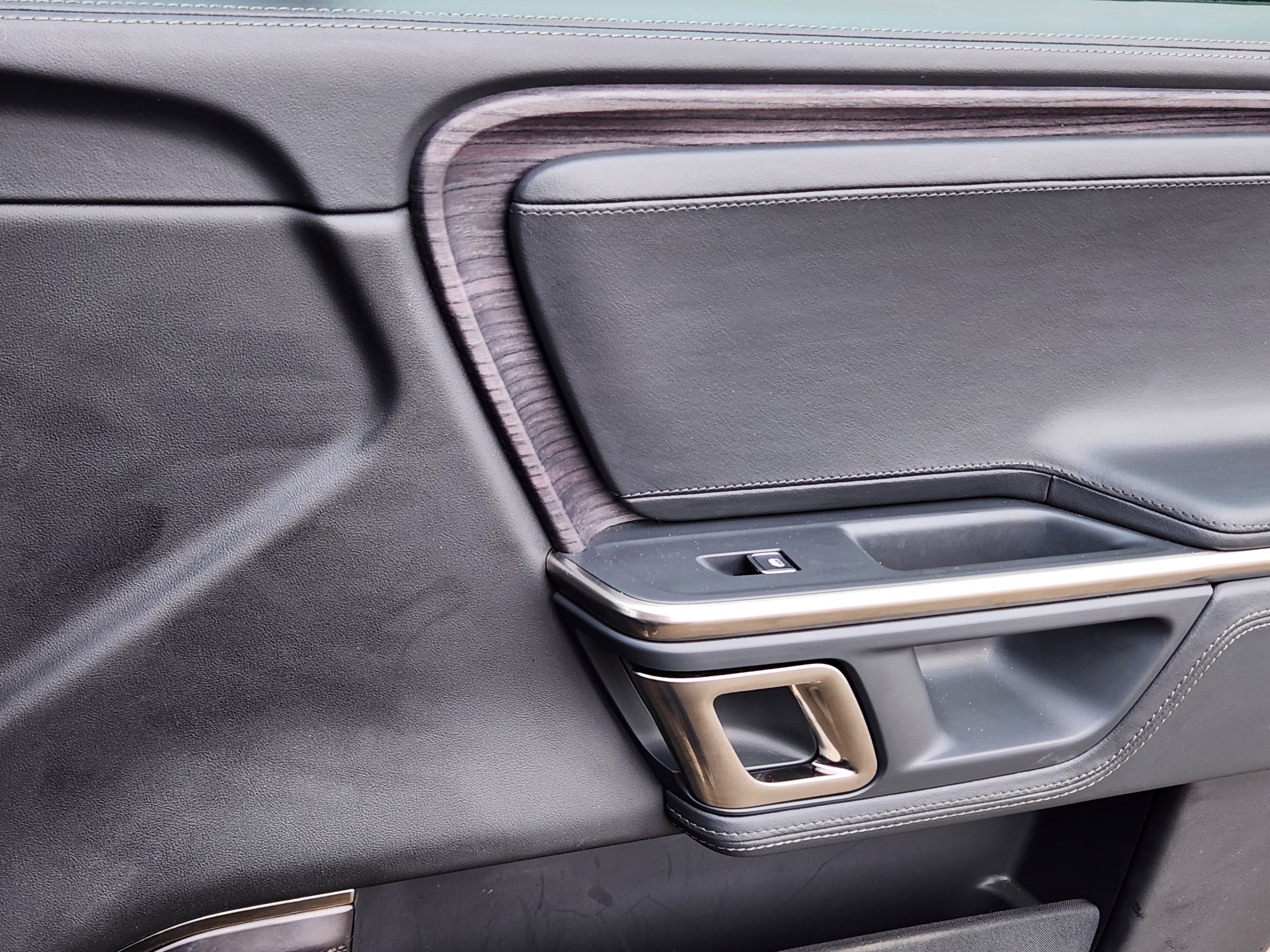 Used 2024 Rivian R1S Adventure image 17