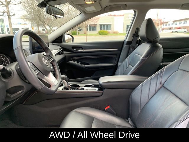 Used 2023 Nissan Altima 2.5 SR w/ SR Premium Package image 14
